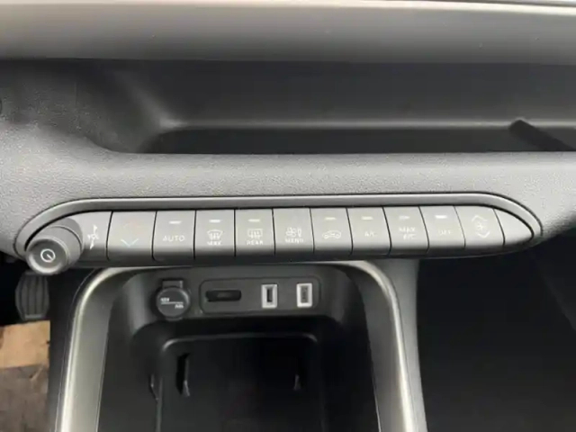 Jeep Avenger 1.2 turbo t3 100ch summit — photo 12