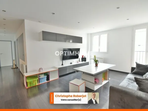 JOLI POTENTIEL pour ce Duplex en HYPER CENTRE VILLE, avec possibilité de 4 chambres et immédiatement