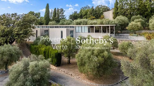 Propriété 4 pièces 476 m²