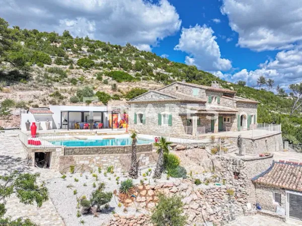 Villa 9 pièces 300 m²