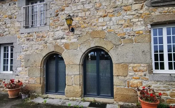 Maison en pierres 2 chambres dependance garage terrain 1650m