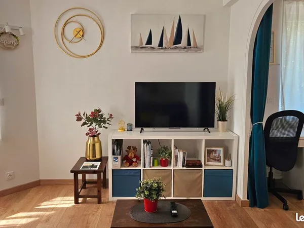 Superbe T2 de 45 m² rénové à neuf - Baigné de lumière & Clef en main