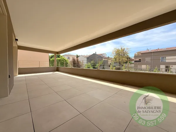 A vendre appartement T3 de 72m2 avec terrasse de 29 m2, cent