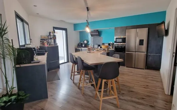 Maison de plain pied 6 pièces avec piscine et grand garage