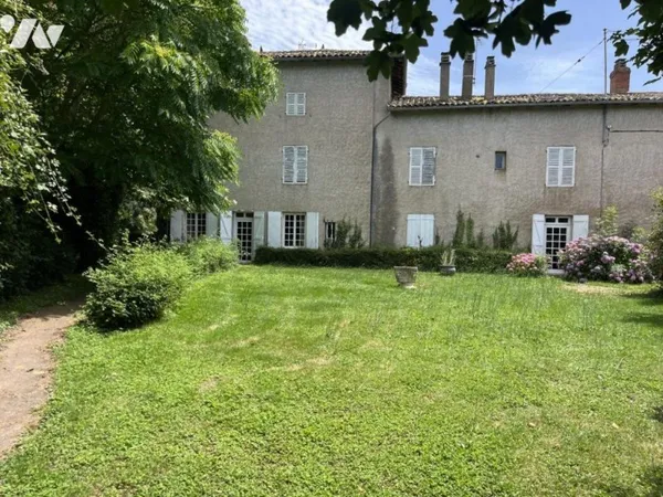 Maison 10 pièces 330 m²