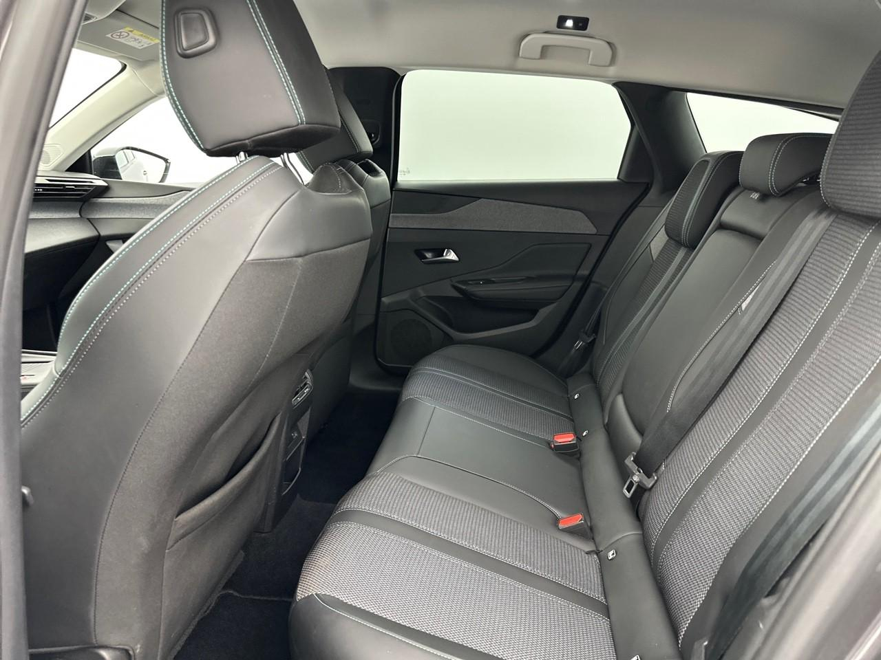 Peugeot 308 sw puretech 130ch s&s eat8 allure pack — photo 12
