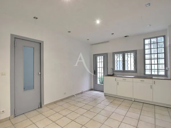Local d'activité 2 pièces 37 m²