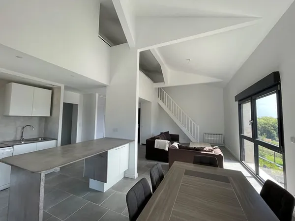 Proche du centre Appartement type 5 en duplex