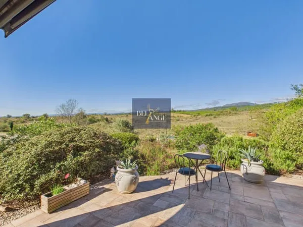 UNE MAISON OÙ LA VUE INVITE À PROFITER DE CHAQUE INSTANT