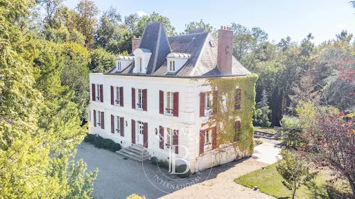 Maison 8 pièces 360 m²