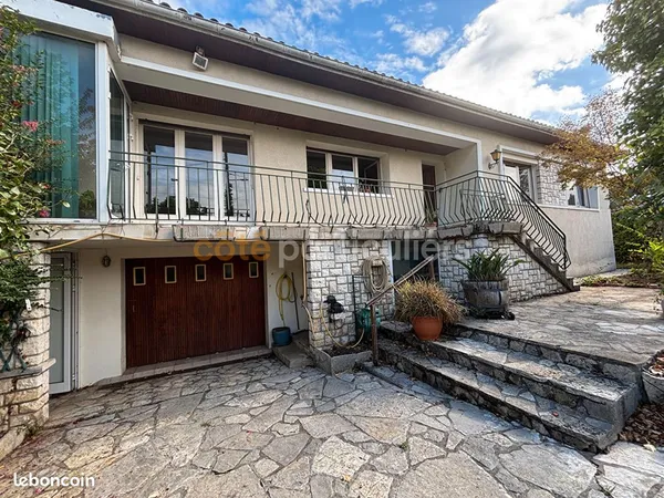 Maison 8 pièces 250 m²