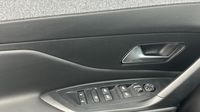 Peugeot 308 PHEV 180ch Allure Pack e-EAT8 — photo 16