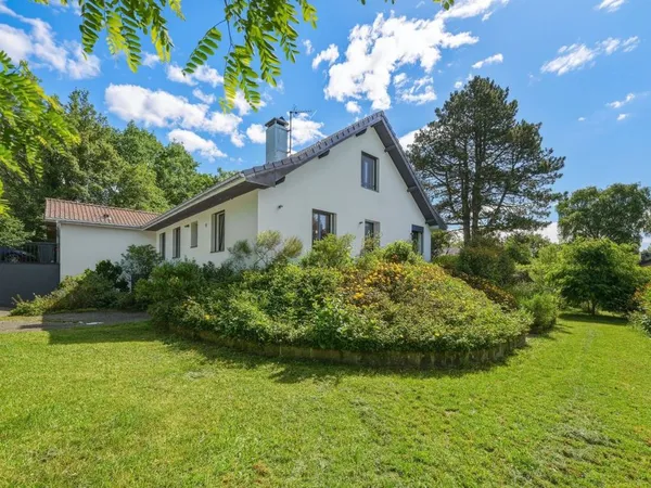 Maison individuelle 9 pièces 241 m²