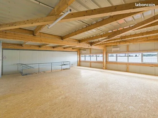 Local d'activité 192 m²