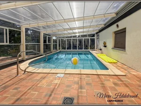 AUBIAC - Maison 185 m² - Terrain +4 000 m² - Piscine couverte - Garage 70 m²