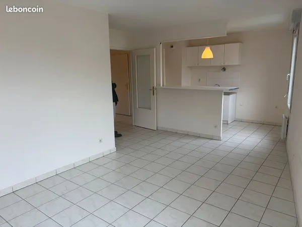 Part vds T2 avec garage,cave,piscine quartier calme à Vaise
