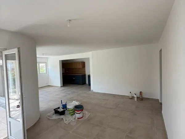 Appart 93 m² avec jardin, à 100 m de la mer - entièrement rénové, plain-pied, 3ch 328 000
