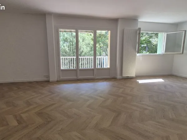Bureau 4 pièces 83 m²