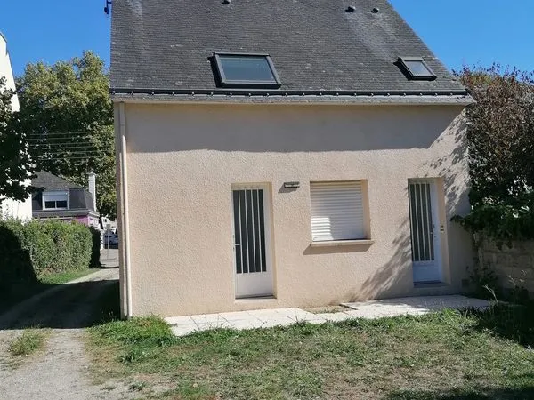 Vente petit collectif de 4 studios 4 parkings sur terrain de 160m²