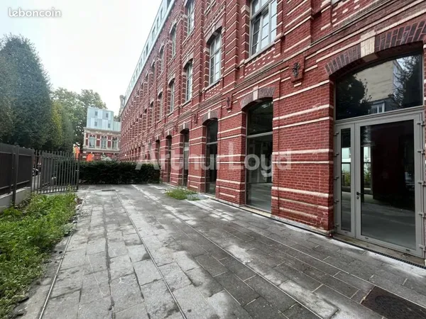 Local commercial 236 m²