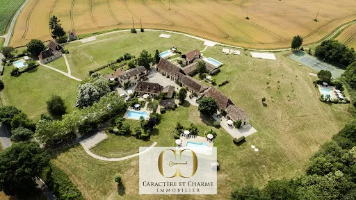 Maison 48 pièces 1078 m²