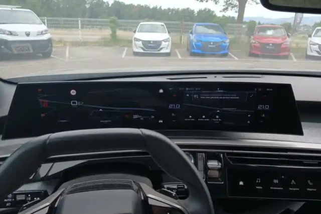 Peugeot 3008 hybrid 145 e-dcs6 — photo 16