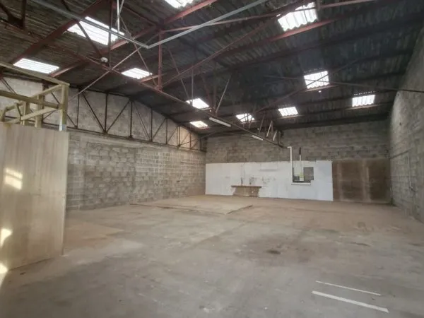 VANNES EST - Local d'activité de 190 m² environ