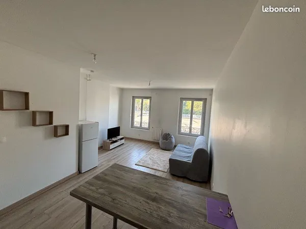 Investissement locatif - 11 place des Ursules - 3 studios meublés