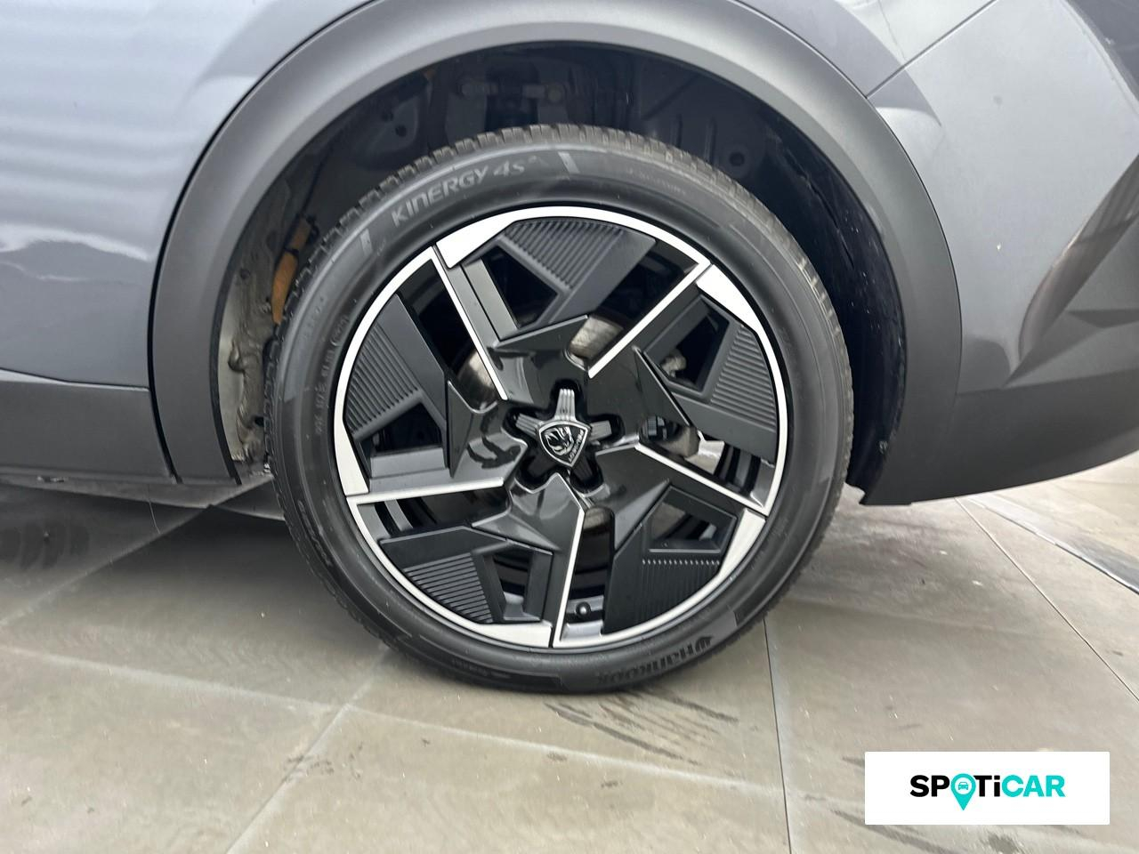 Peugeot 408 phev 225ch allure pack e-eat8 — photo 11