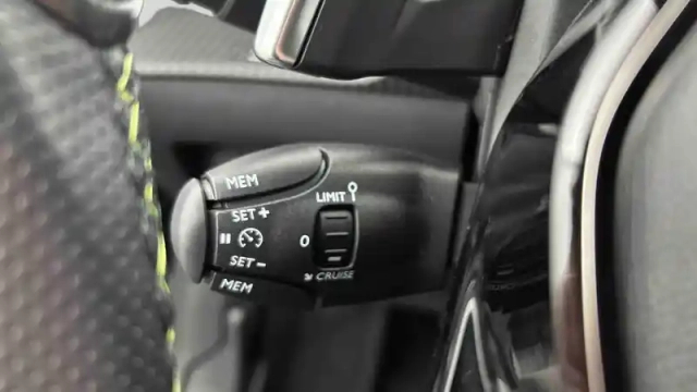 Peugeot 208 hybrid 145 ch e-dcs6 — photo 15