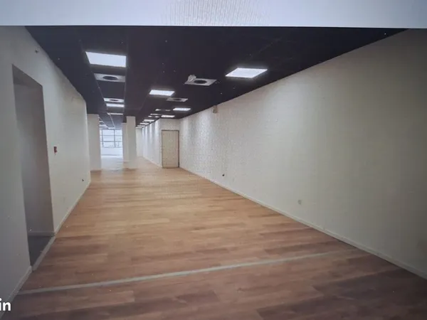 À LOUER - LOCAL COMMERCIAL / PROFESSIONNEL DE 280 m² - BÉTHUNE