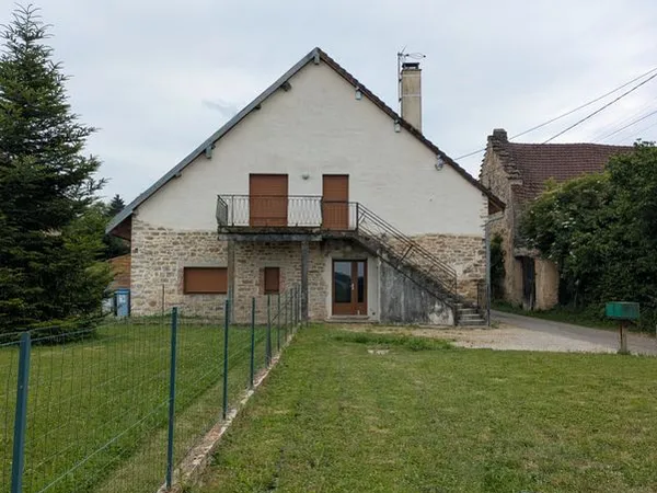 Maison en pierre rénovée avec 2 appartements - 148 m² - Poligny