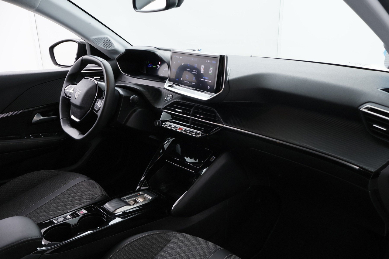 Peugeot 208 — photo 30