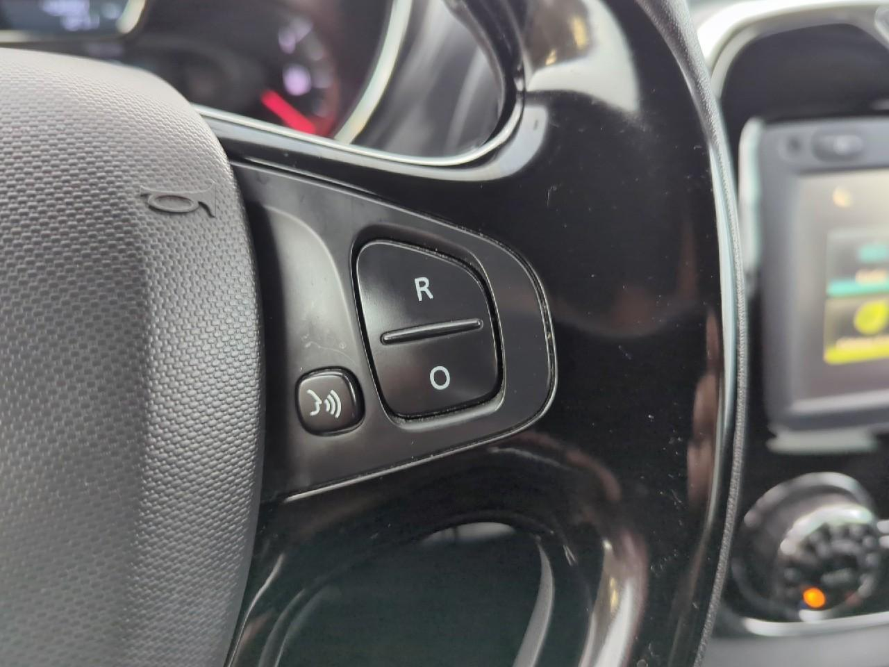 Renault Captur tce 90 energy e6 intens — photo 18