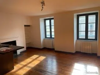 Rue Elie Freron - Centre-Ville Historique - Appartement 34m2 non-meublé - Bon état