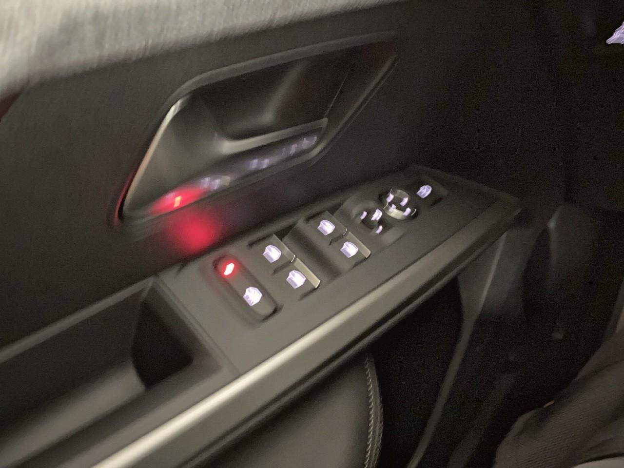 Peugeot 3008 hybrid 145 e-dcs6 gt — photo 20