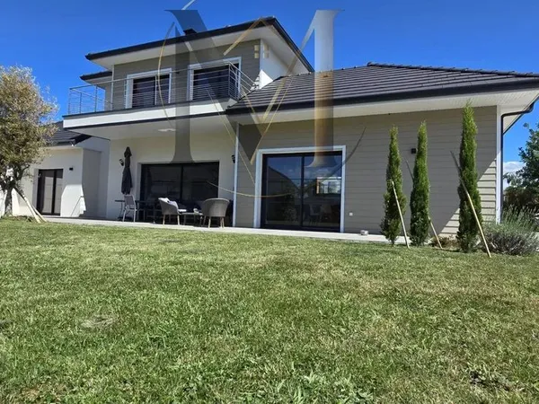 Maison 7 pièces 195 m²