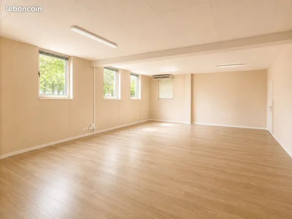 À LOUER - OPEN SPACE / LOCAL PROFESSIONNEL DE 72 m² - LA HAIE-FOUASSIÈRE