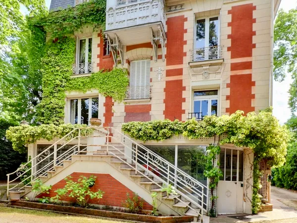 Vends maison 300m² au coeur d'un parc arboré