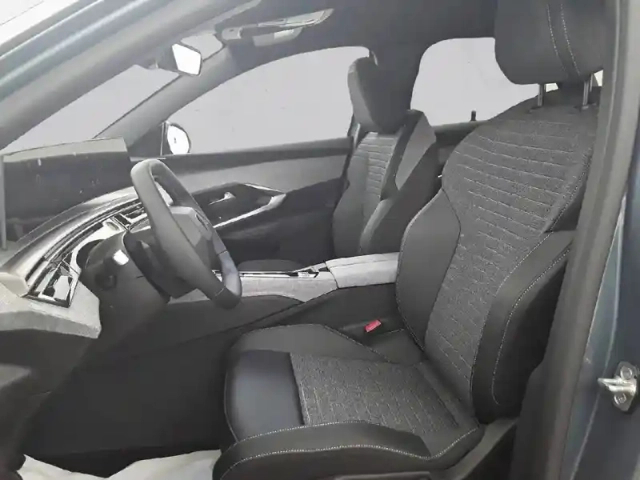 Peugeot 3008 hybrid 145 e-dcs6 — photo 11