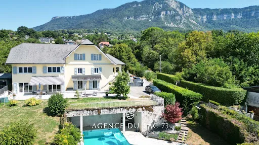 Villa 10 pièces 216 m²