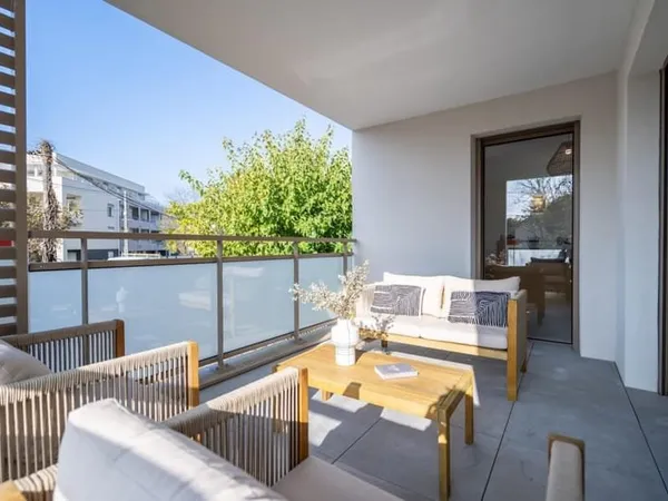 Dernier étage : T4 NEUF avec terrasse 47m2 + 2 garages