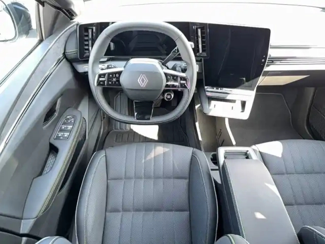 Renault Megane e-tech 220 ch autonomie confort gsr2 — photo 73