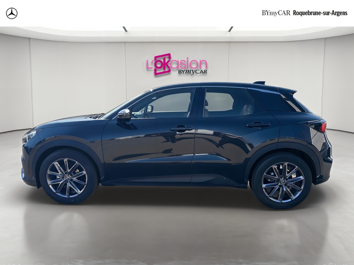 Lexus LBX 2WD — photo 2