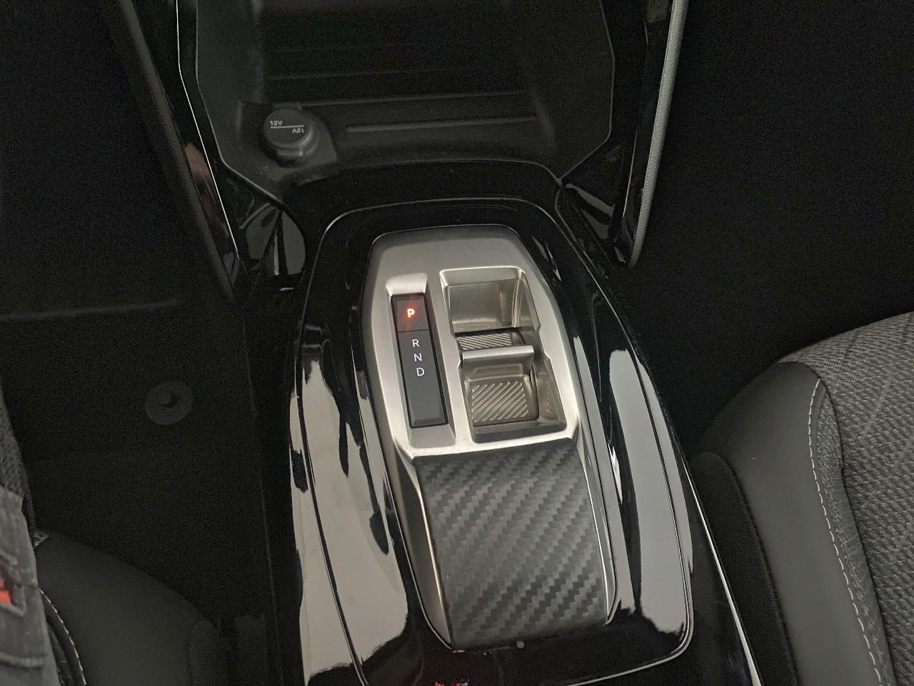 Peugeot 2008 hybrid 145 ch e-dcs6 allure — photo 17