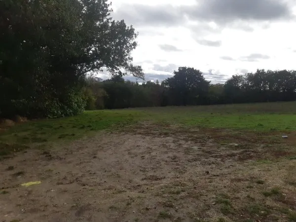 Terrain 700 m²