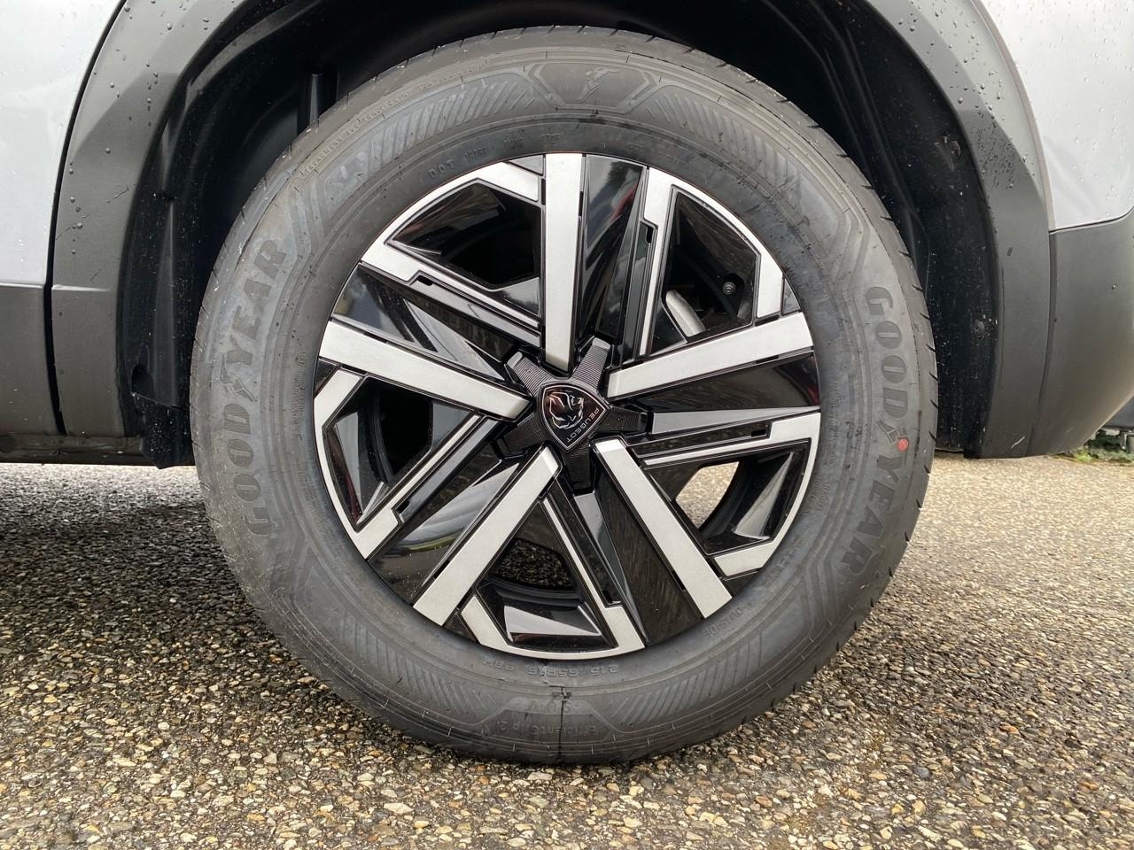 Peugeot 2008 1.2 hybrid 145ch style e-dcs6 — photo 11
