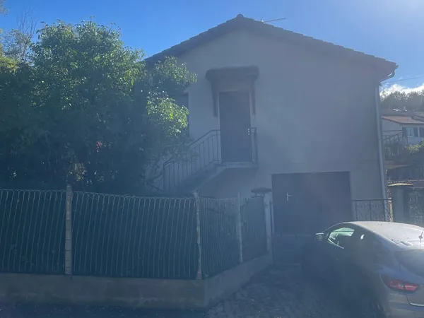 UNE MAISON À PERSONNALISER, UN GRAND TERRAIN ET 97 M² DE SOUS-SOL : UN BEAU POTENTIEL À DÉCOUVRIR !