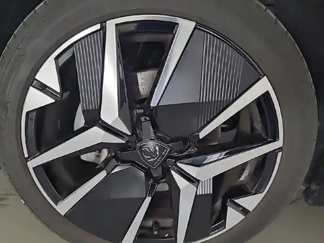 Peugeot 208 hybrid 110 e-dcs6 — photo 13