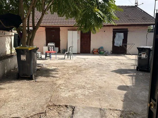 Pavillon séparé en plusieurs logement